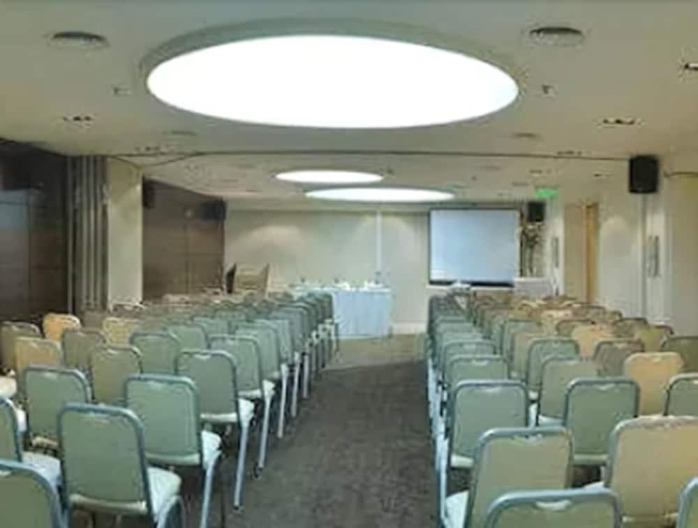 Howard Johnson La Canada Hotel & Suites Кордова Бизнес фото